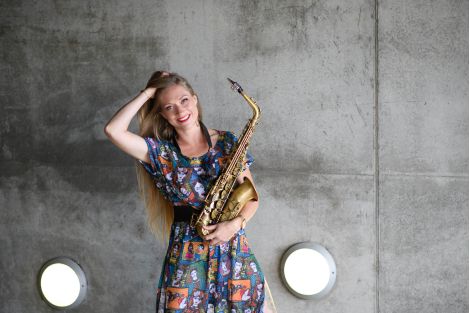 Informationen zu der Musikerin und Künstlerin Gesa Marie Schulze